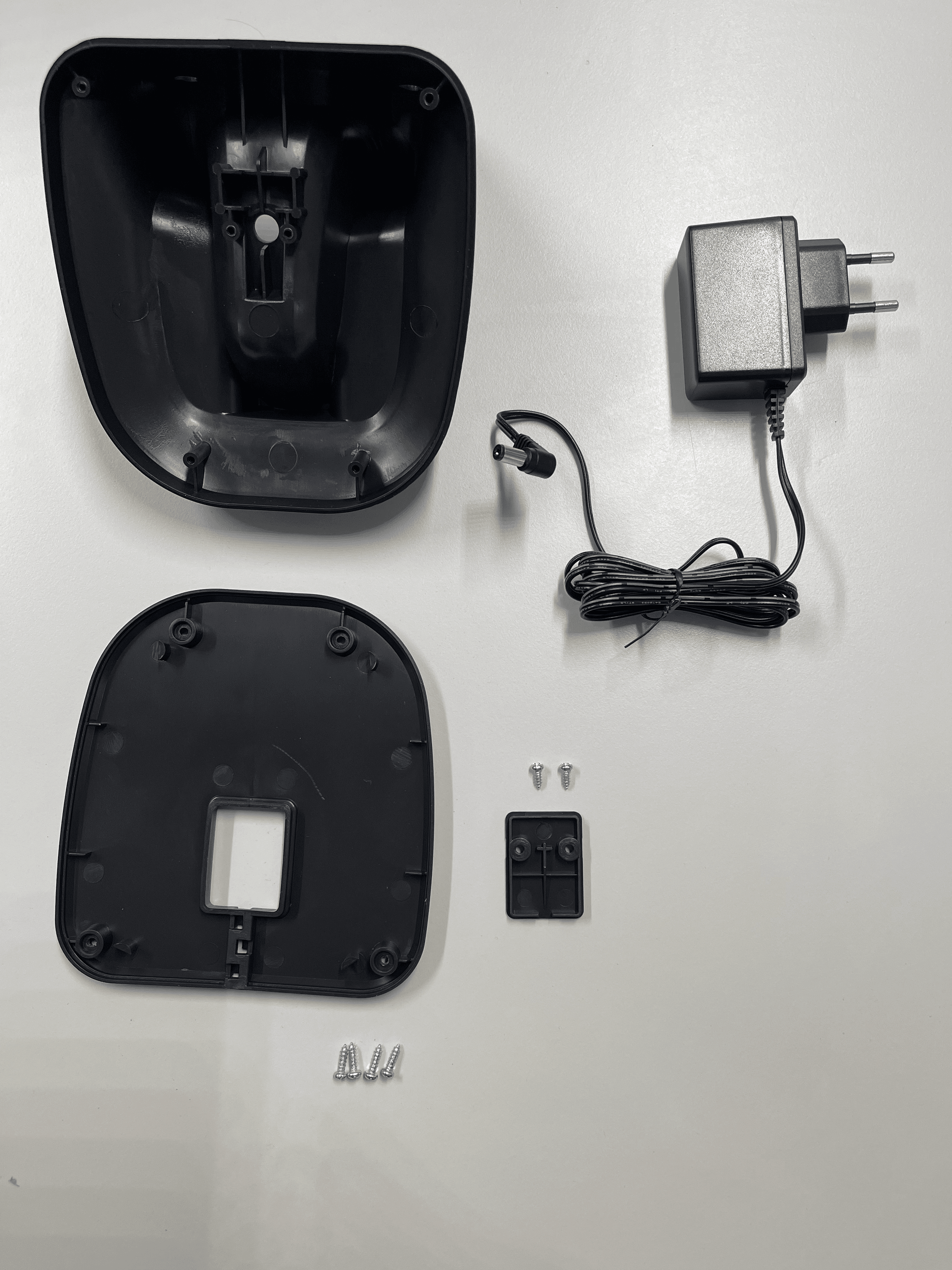 Dismantled vacuum components overview